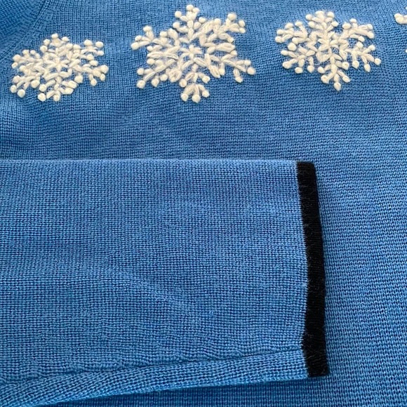 Obermeyer Signature Blue White Snowflake Ski Sweater - Picture 2 of 6